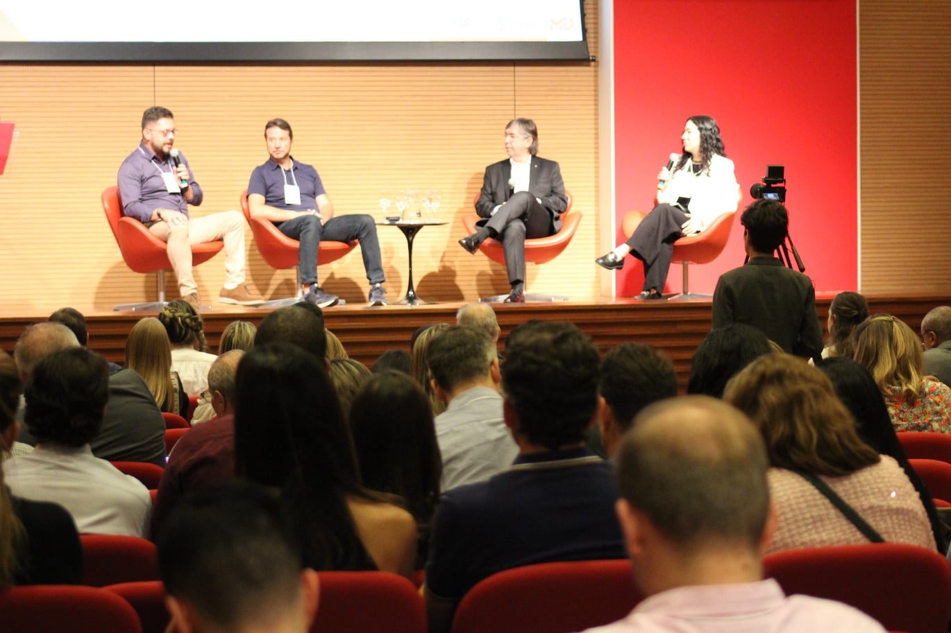 imgi_136_evento-painel-amplo